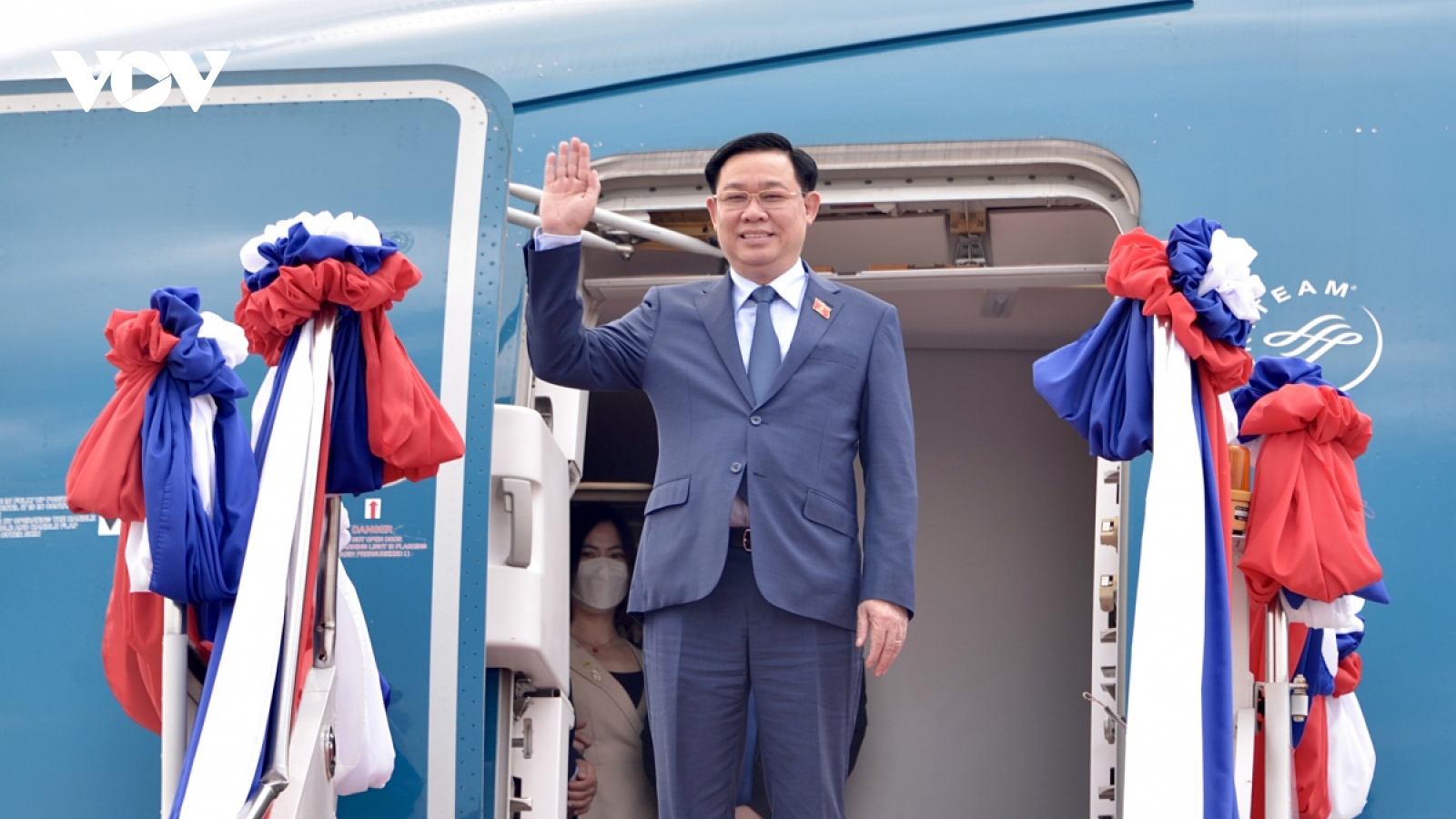 NA Chairman Vuong Dinh Hue begins Laos visit